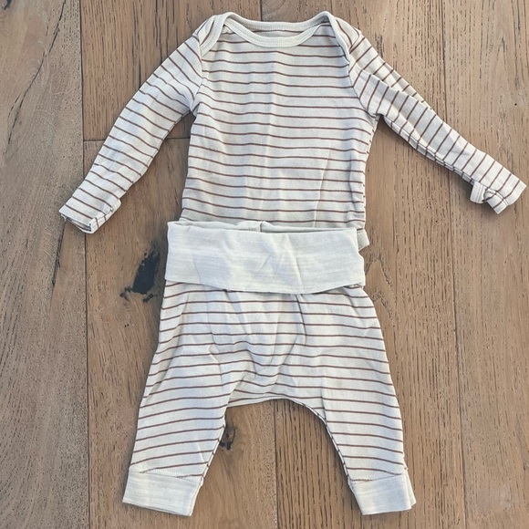 4 piece 0-3 month outfit bundle Old Navy Organic Cotton Ribbed Striped Blue Tan - Picture 2 of 16